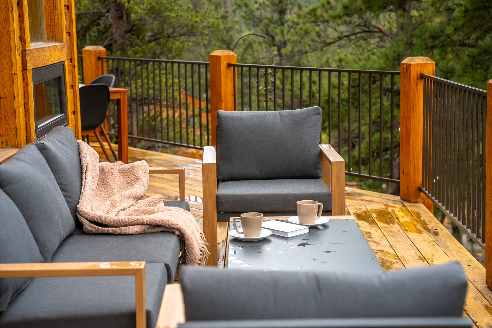 Deck seating area